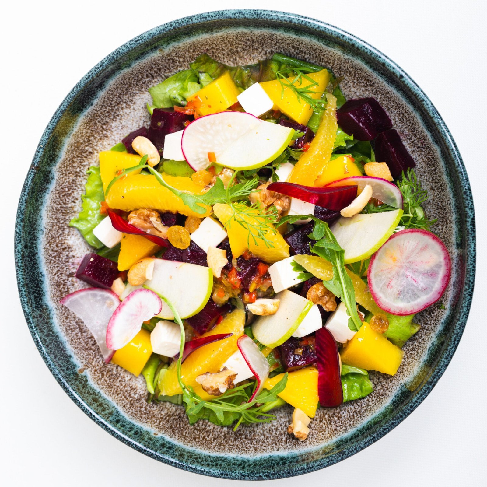 Salade signature Black Olive, betterave, orange, pomme verte et feta